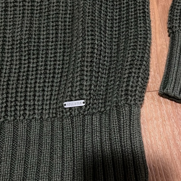 Hollister off the shoulder sweater - Picture 3 of 5